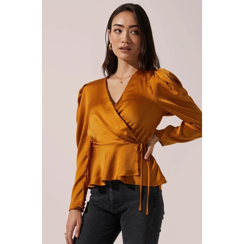 ASTR The Label Wrap Front top 1X